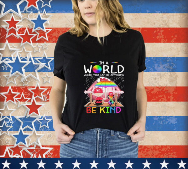 Snoopy And Charlie Brown Kansas City Chiefs In A World Where You Can Be Anything Be Kind The Peanuts NFL T-Shirt